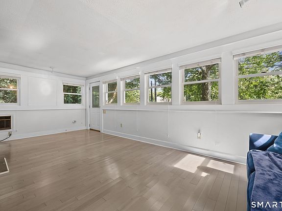 3rd image of 1010 Boston Post Road