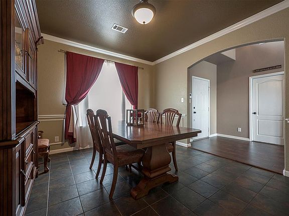 4th image of 923 Hidden Oaks Dr