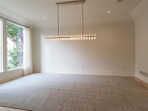 5th image of 8 Crownwood Ct