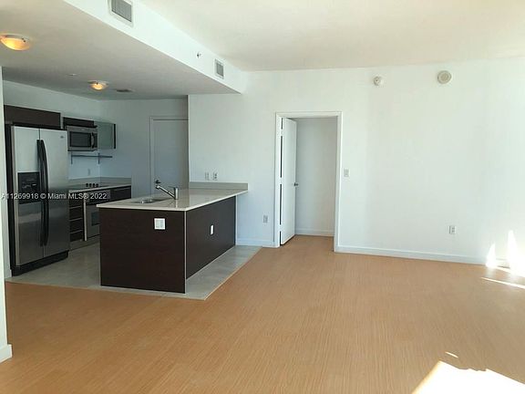 5th image of 1900 N Bayshore Dr APT 1619