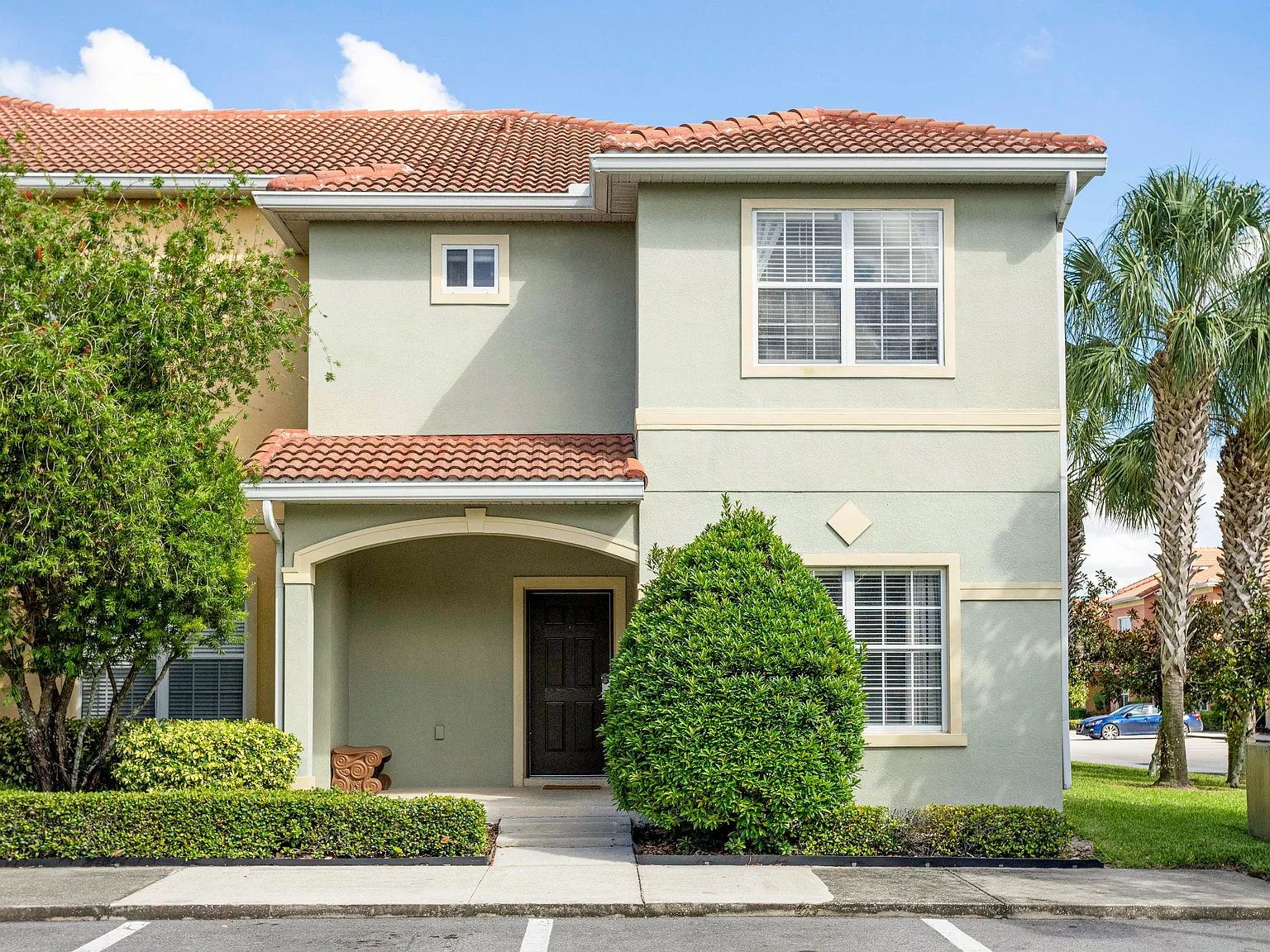 5 bed, 2024 sqft, $3,055 — Photo 1