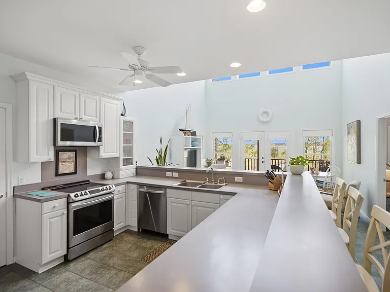 302 E Huron Ave — Photo 11