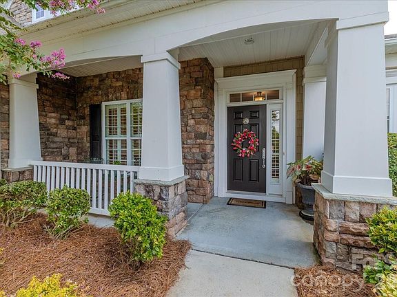 3rd image of 39650 Rosebay Ct