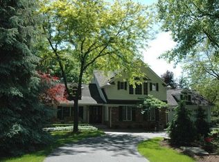 1056 Walnut Grv, Rochester Hills, MI 48306