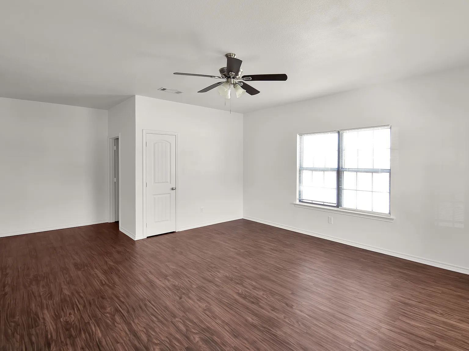 1102 Parkway Trl — Photo 3