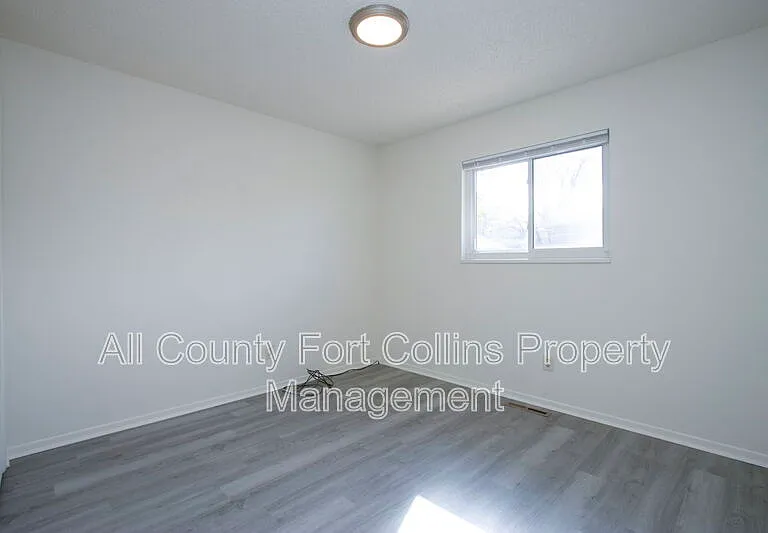 1718 Larch St #2 — Photo 11