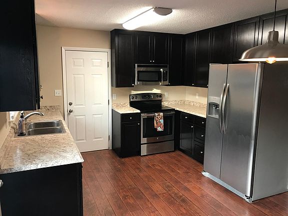 Kitchen, appliances included