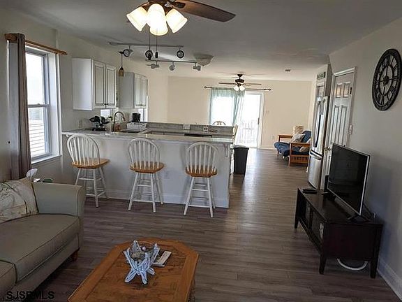 4th image of 208 N Decatur Ave #0