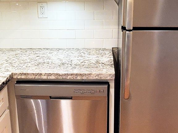 5th image of 425 Warren Dr #1