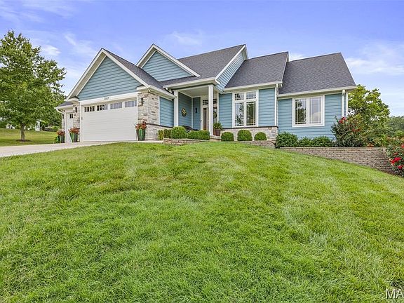 4th image of 13529 Lakewood Drive