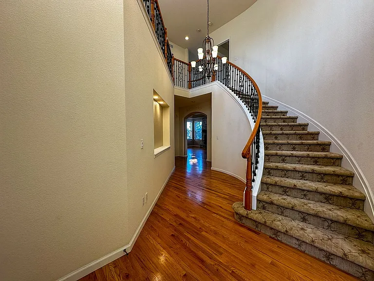 7856 Stonedale Dr — Photo 8