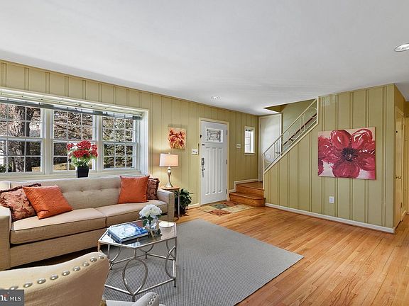 2nd image of 102 Evans St