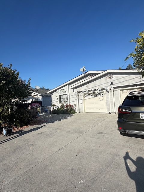 1st image of 2615-2617 Marlborough Ave #2615