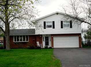 576 E River Rd, Grand Island, NY 14072