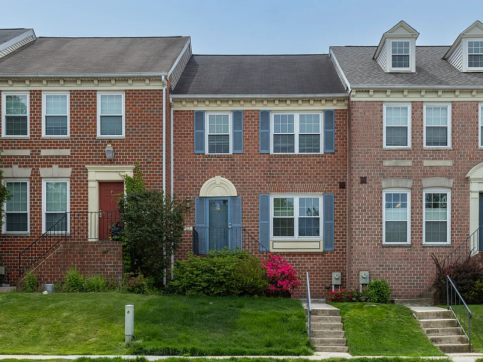 23 Roger Valley Ct #1