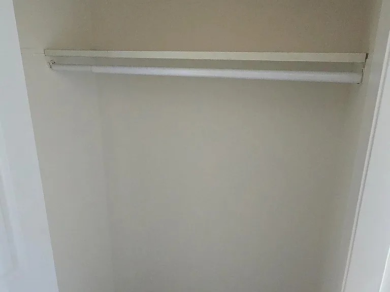 Chateau Apartments — Photo 13