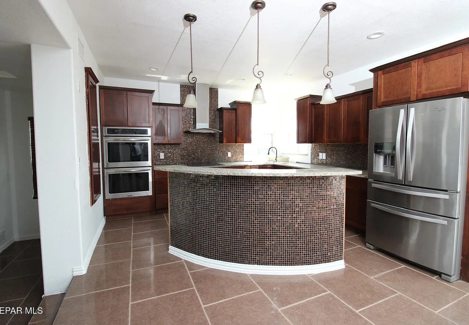 4 bed, 2.0 bath, 2317 sqft, $2,100 — Photo 4