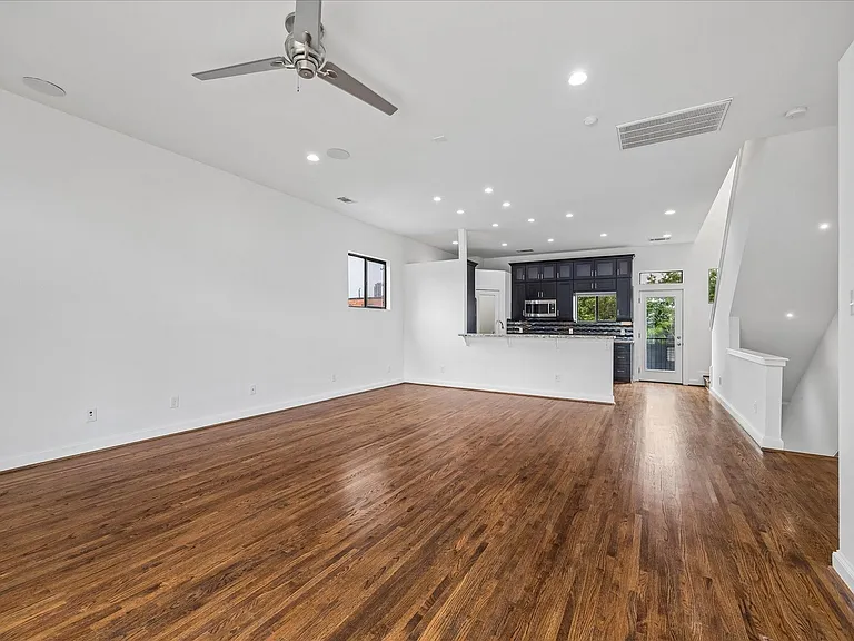 2510 Genesee St — Photo 10
