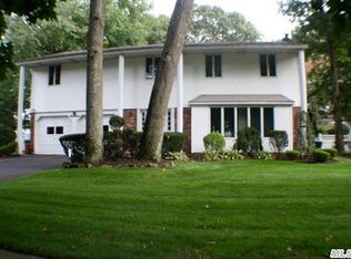 19 Roseanne Ct, Nesconset, NY 11767