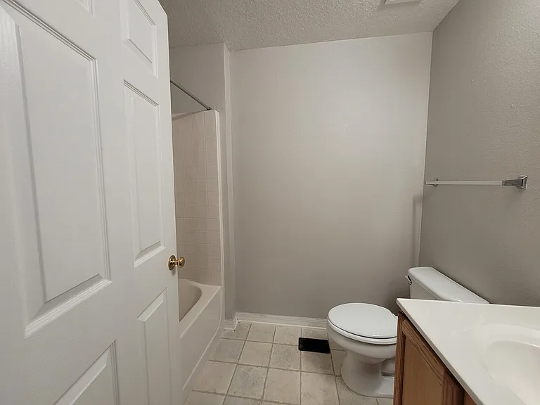 3805 Exeter Ln — Photo 6