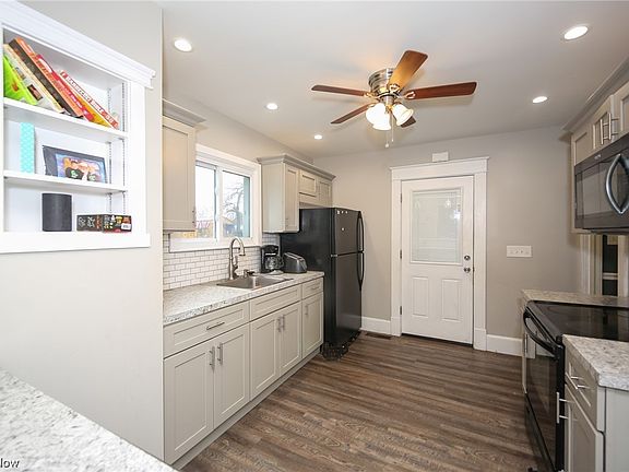3rd image of 905 S Union Ave