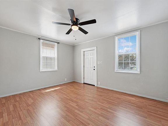 4th image of 3639 Roswell Ave