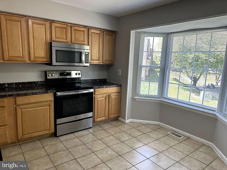 8121 Fenwick Ct — Photo 7
