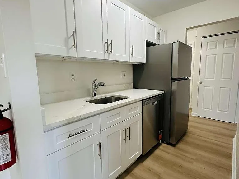 16 E Daisy Ln #B — Photo 2