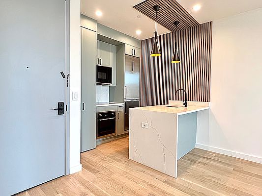 5th image of 383 Bleecker St #3B