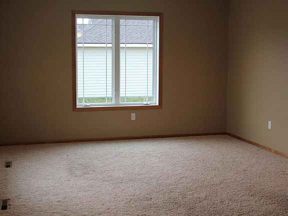 5th image of 2210 Pembrooke Dr