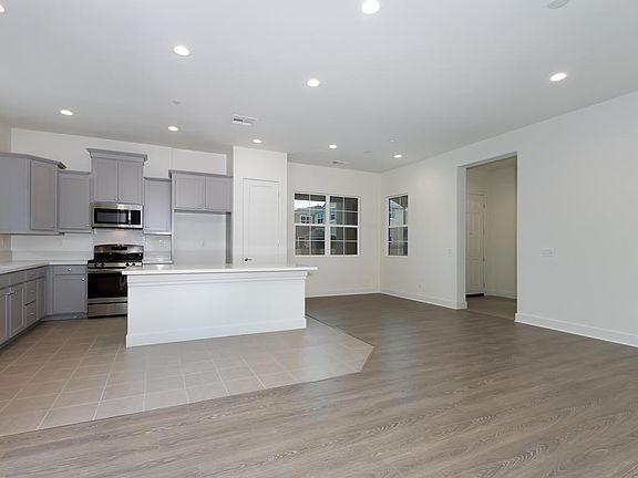 4th image of 15812-1 Ellington Way