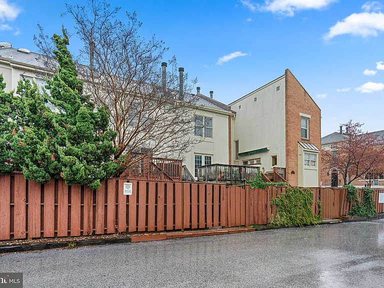 1120 S Kenwood Ave — Photo 40
