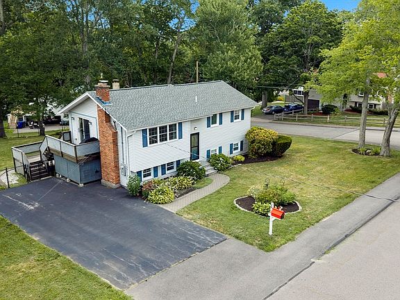 3rd image of 28 Yale Dr