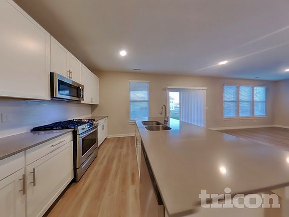 5th image of 427 Wind Dance Dr