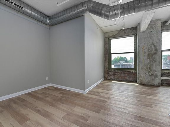 5th image of 1104 Prospect Ave E #306