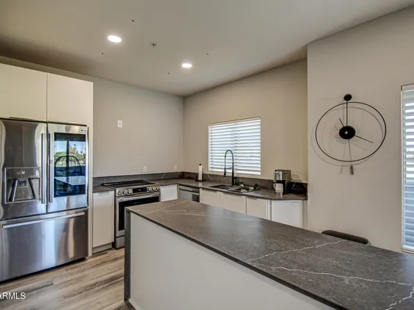 7401 W ARROWHEAD CLUBHOUSE Drive #2086, Glendale, AZ 85308