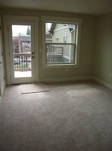73 NE Graham St — Photo 7