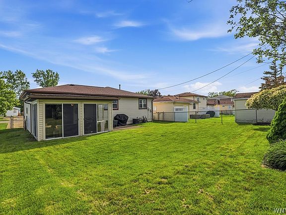 5th image of 102 N Seine Dr