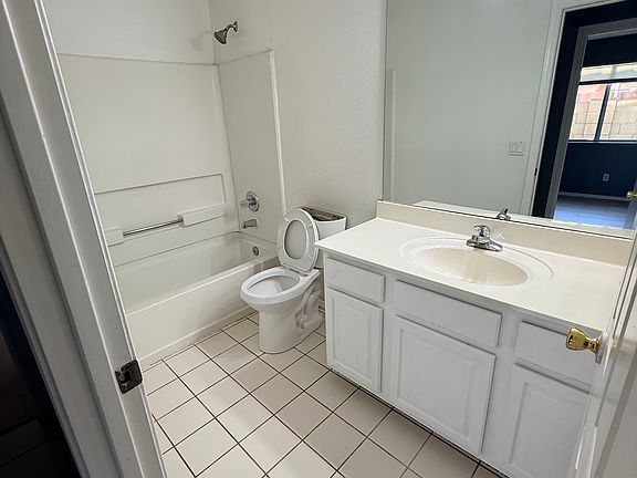 2nd image of 9010 W Holly St
