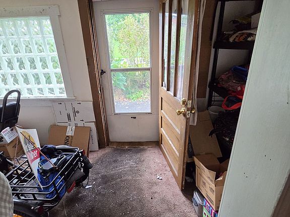 3rd image of 123 Snydertown Rd