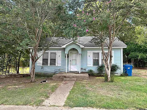 305 E Bradford St Photo 1