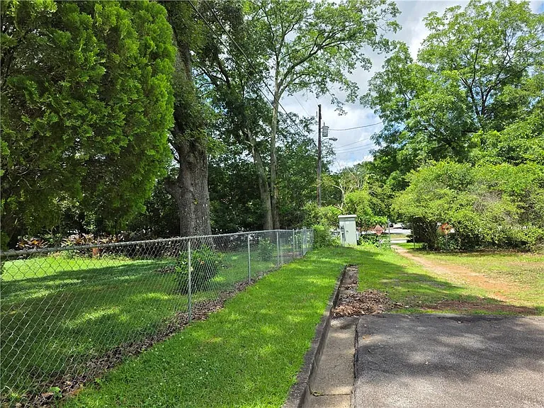 3533 Charlotte Dr — Photo 41