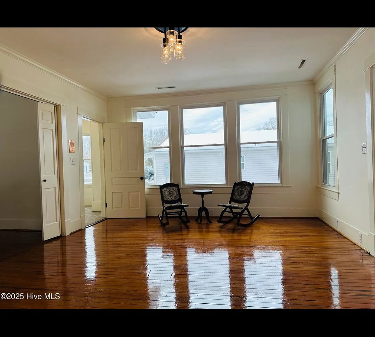 4 bed, 2545 sqft, $1,800 — Photo 4