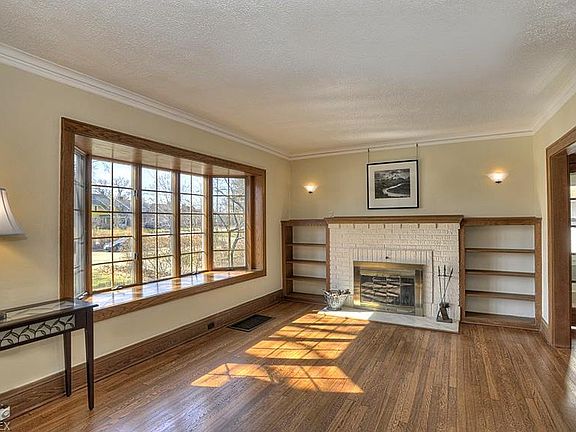 5th image of 17612 Indianola Ave