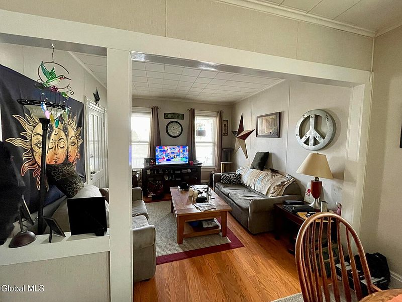 3rd image of 39 William Street