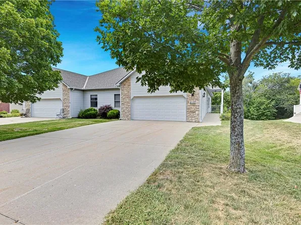 215 Silver Leaf Ln, Baldwin City, KS 66006