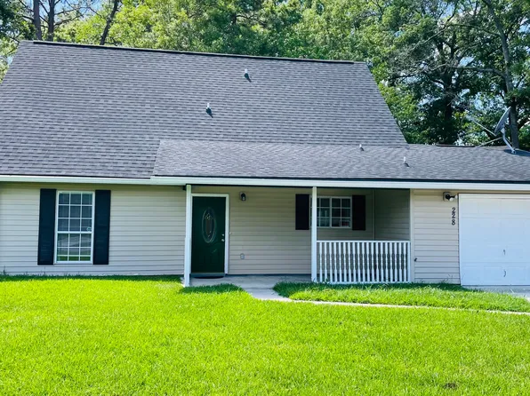 228 Horseshoe Dr, Goose Creek, SC 29445
