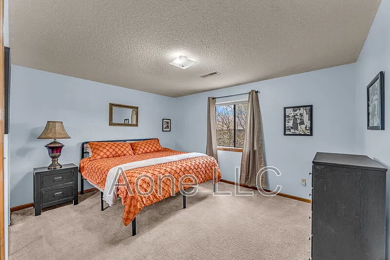 2 bed, 1.5 bath, 1275 sqft, $1,370 — Photo 3