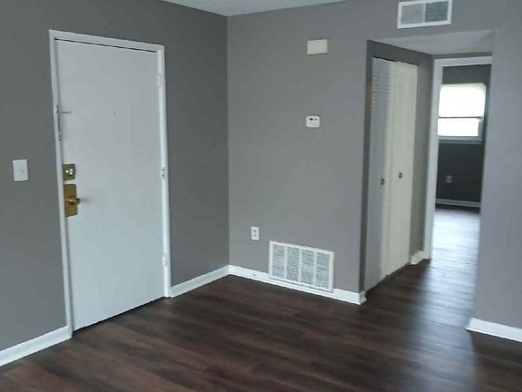 2nd image of 4900 Saddlebrook Ln #4