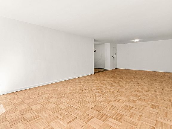 5th image of 70 E 10th St APT 9V